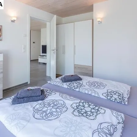 Philip Apartman *